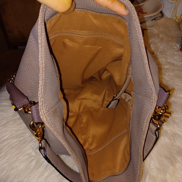 G.H. Bass & Co. Large Leather Taupe Women's Shoulder Bag 16x14" - Picture 12 of 16